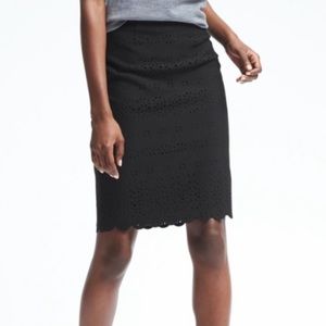 BANANA REPUBLIC BLACK LASER CUT PENCIL SKIRT!!
